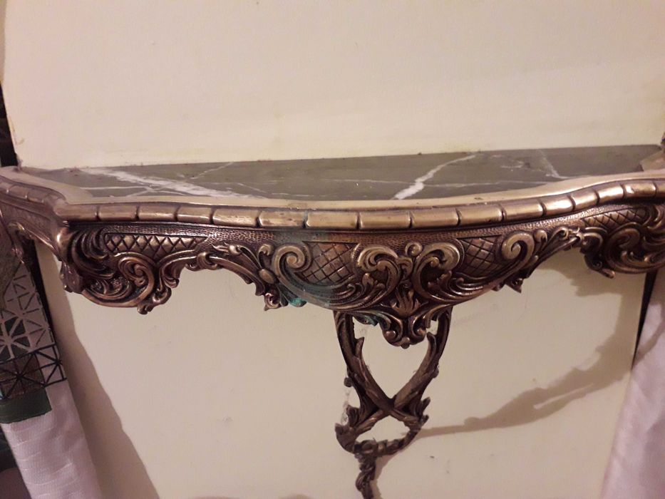 Телефон стационарный, старинный.