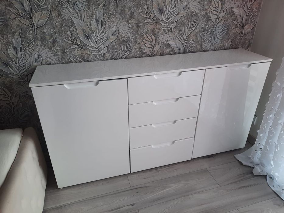 Sprzedam komplet mebli do sypialni łóżko + komoda
