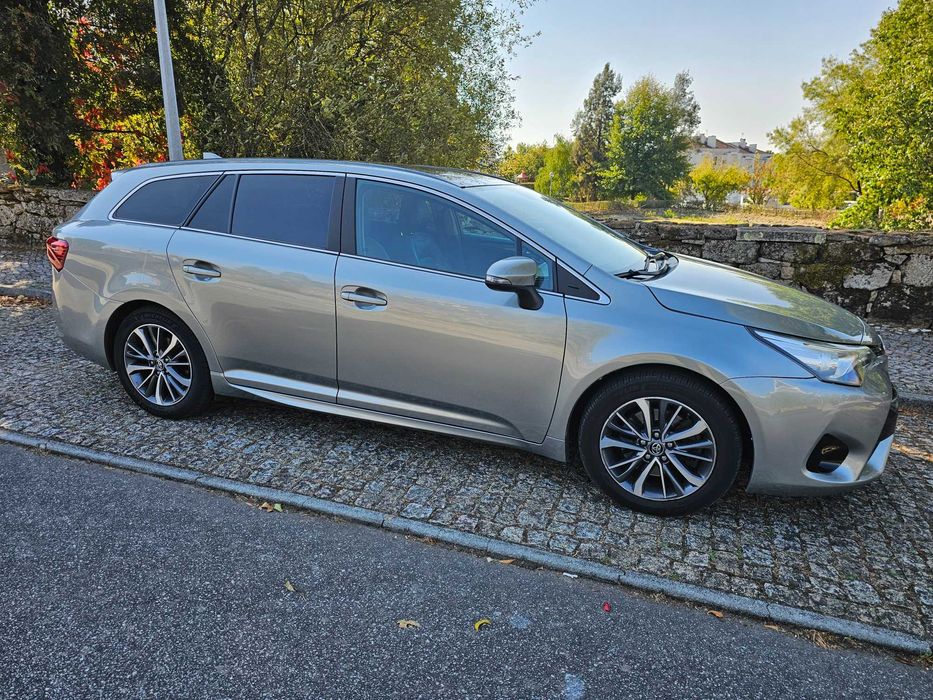 OPORTUNIDADE Toyota Avensis Touring Sports 1.995 D-4D – Versão Premium