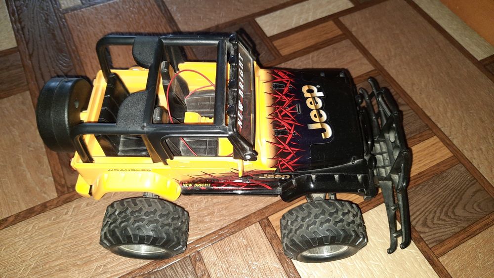 Машинка на дестанційному управлінні