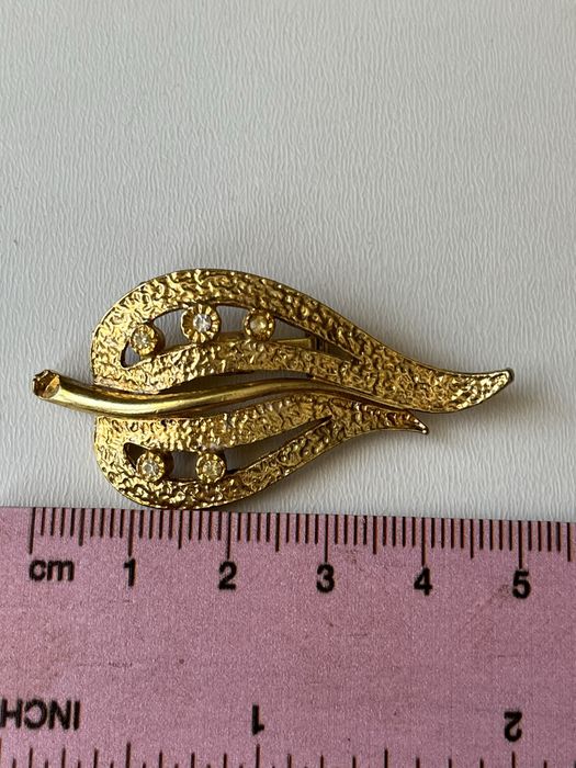 Pozłacana broszka Vintage
