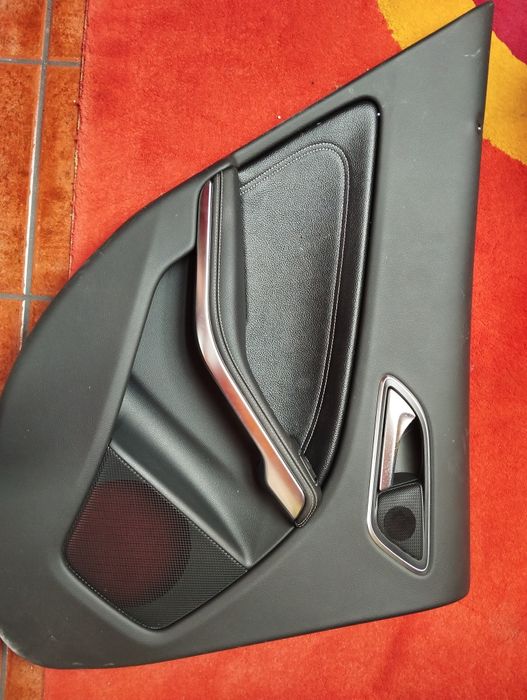 Quartela porta trás esquerda Mercedes GLA