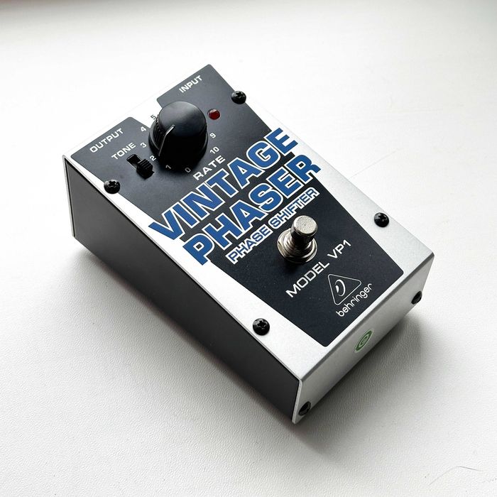 MXR Dyna comp, MXR Phase 100, Mooer A7 Ambiance, Morley Wah, Sonicake Octaver
