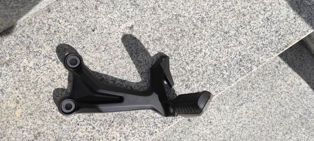 Pousa pés + suporte trazeiro esquerdo kawasaki z650