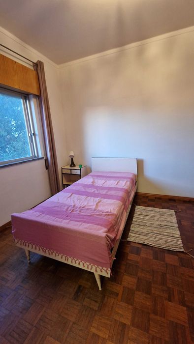 Quarto Bem Localizado em Faro