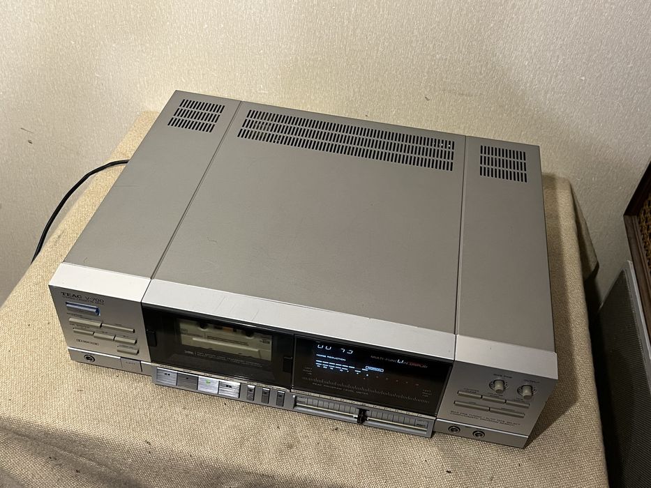 Высококачественная кассетная дека TEAC V-700 (3 HEAD/3MOTOR)