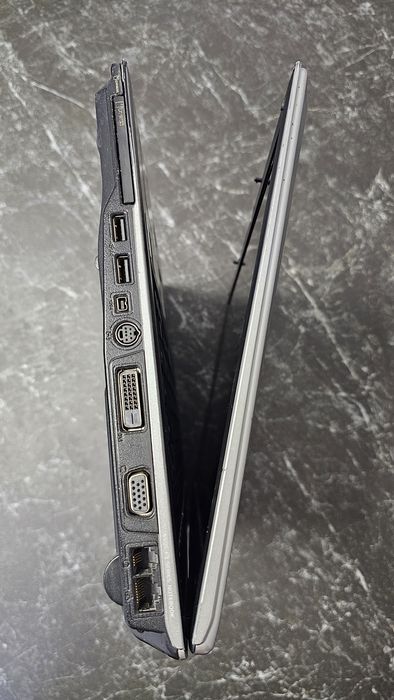 Asus F3Jr ноутбук

Рабочий, матрица целая, был надбит угол, залили смо