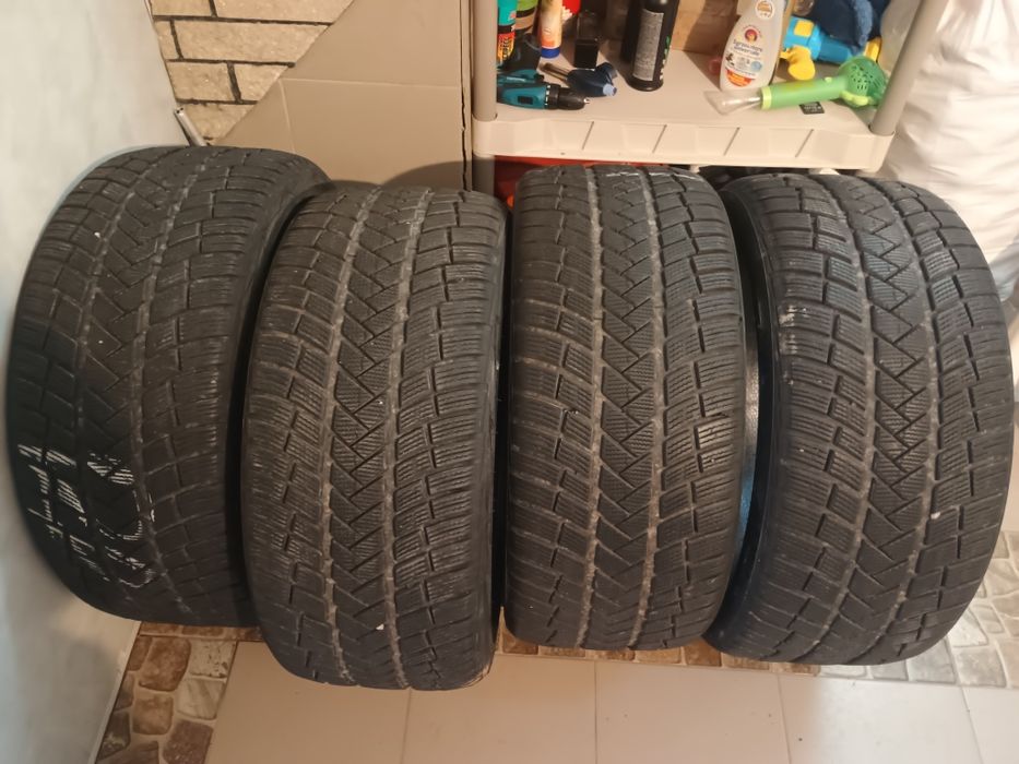 Шини зима 275 35 R21