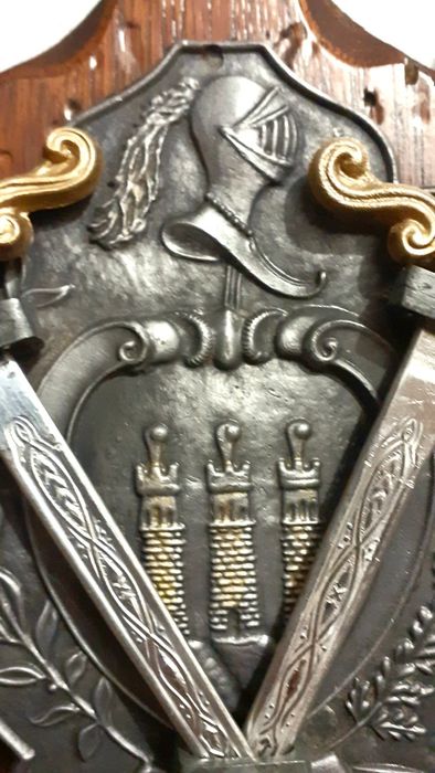 Quadro Brasão cavaleiro escudo brasão medieval espadas Semi Novo