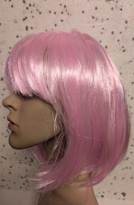 Peruka krótka pudrowy róż