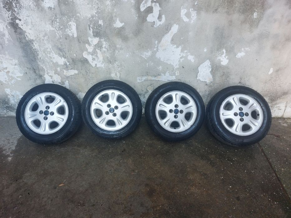 Vendo 4 Pneus + Suplente