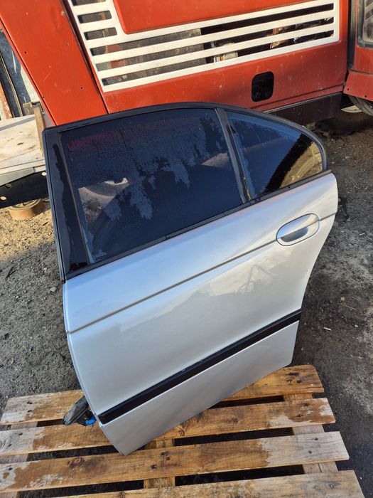 Drzwi prawe przód bmw e39  drzwi