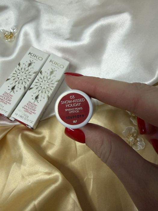 Помада kiko milano snow-kissed holiday sparkly peaks lipstick 02 03