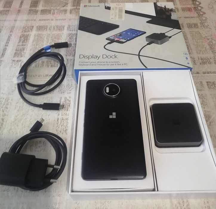 Microsoft dock station! Полный комплект! Без телефона!