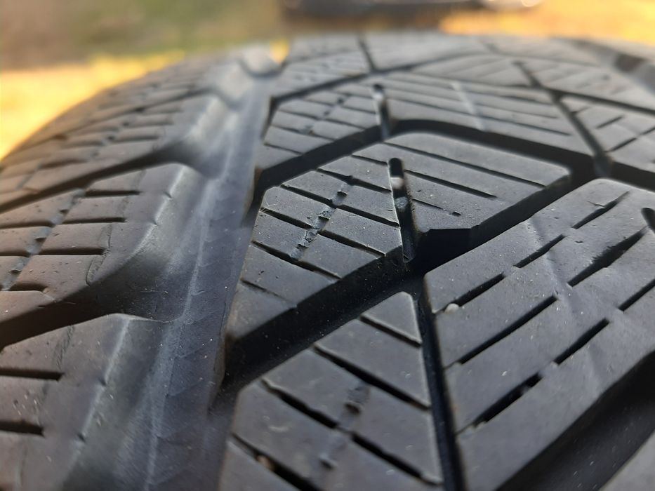 2x Opony zimowe 215/65R17 Pirelli Scorpio Winter