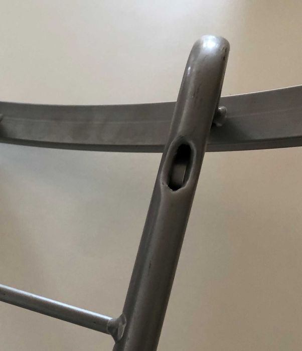 Cabide metal marca Frederico Giner