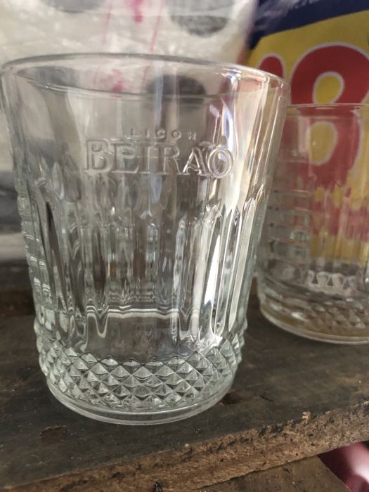 Copos de licor beirão