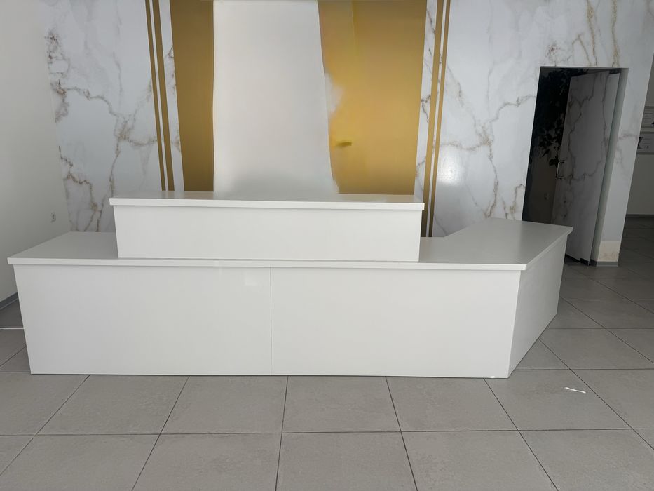 Balcão de Receção Moderno Branco – Excelente Estado