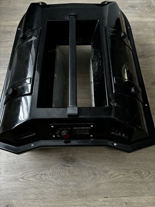 Łódka zanętowa na kadlubie magnum xxl