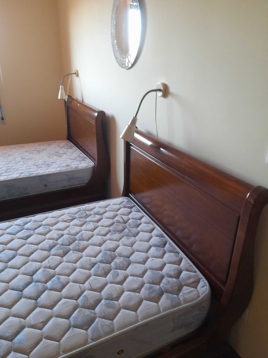 Camas solteiro em cerejeira