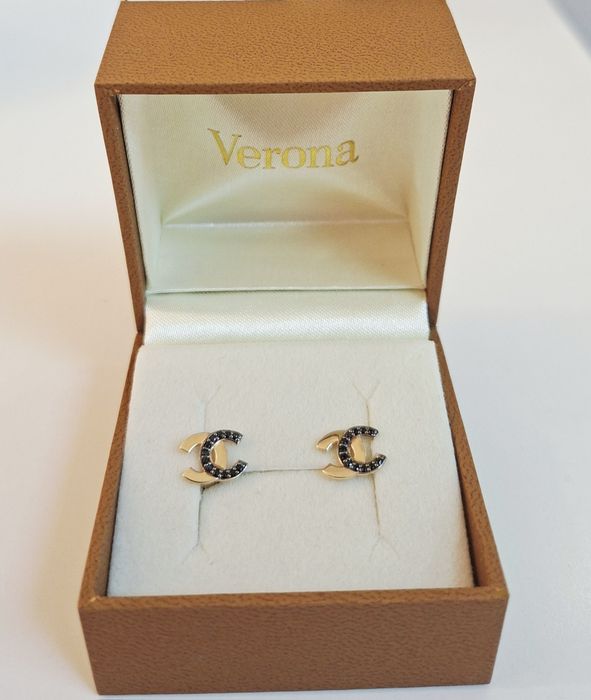 Złote kolczyki marki z czarnymi cyrkoniami Verona wzór C&C