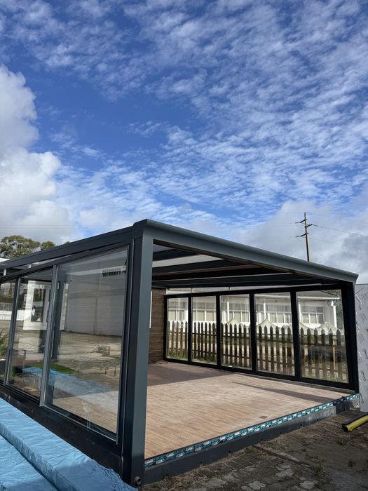 JCampos - Caixilharia / Serralharia / Guarda corpos em vidro