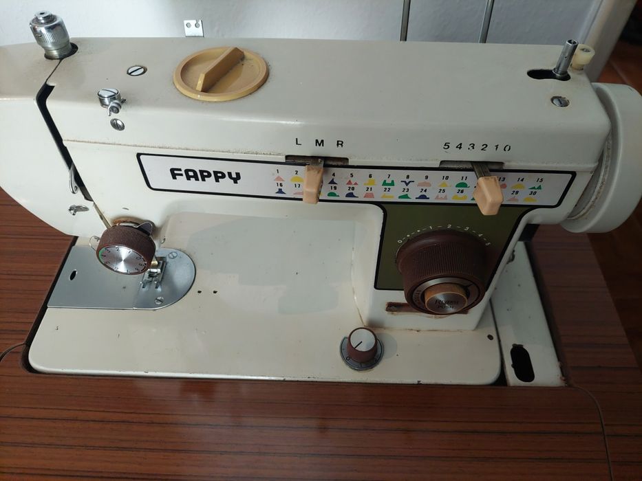 Máquina costura Fappy elétrica