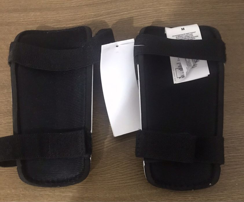 Caneleiras novas, em excelente estado.