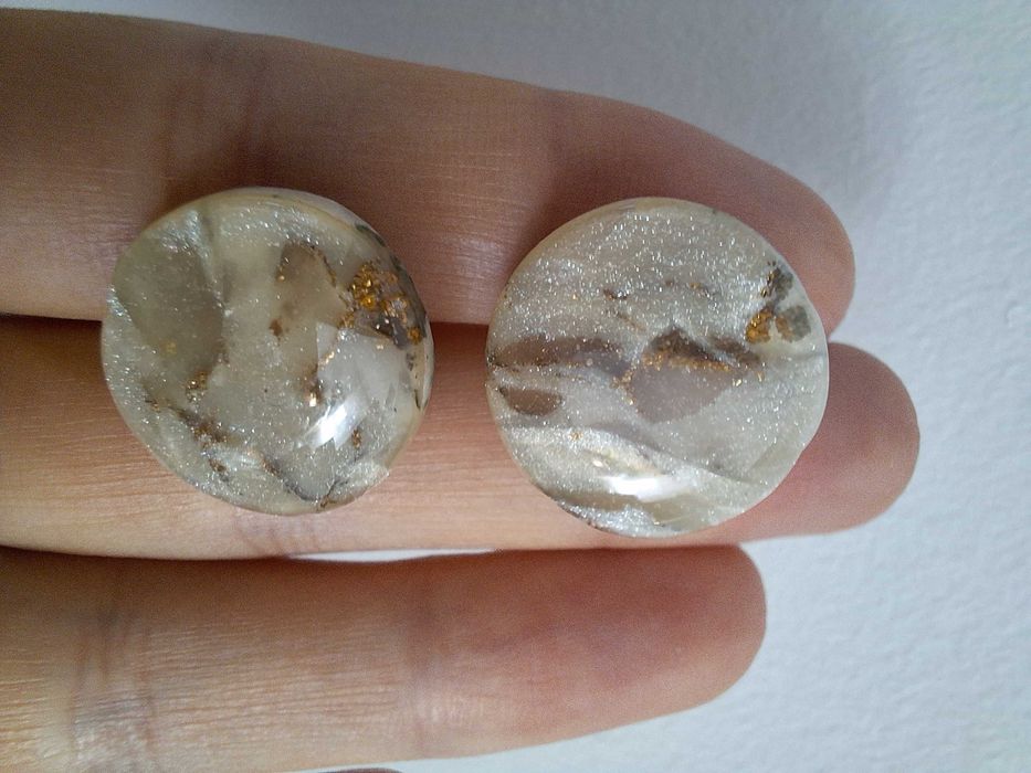 Brincos Bege e Dourados