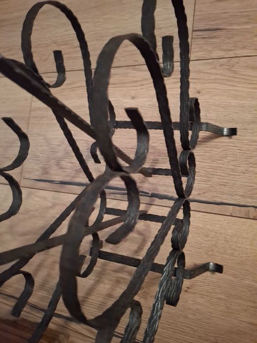 Metalowy gazetnik, stojak na gazety