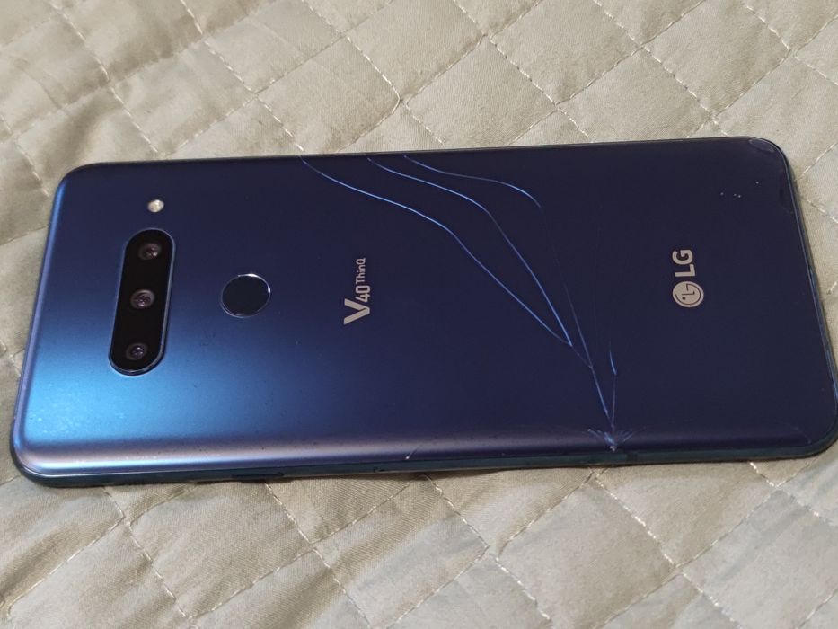 LG V40 android 15