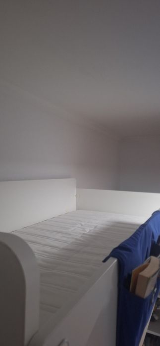 Cama alta infantil com secretária, armário e gavetas, com colchão – op