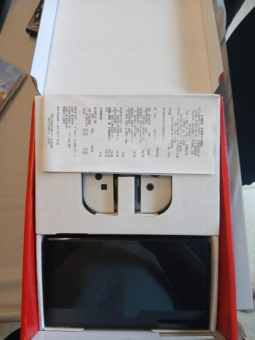 Consola Nintendo Switch OLED com fatura