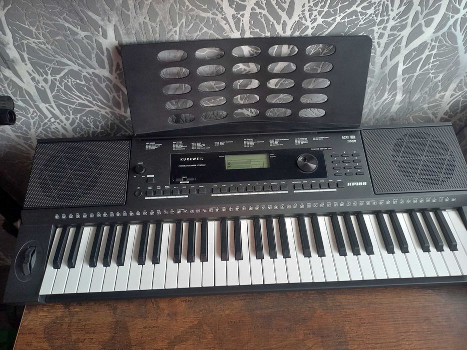 Продається синтезатор!