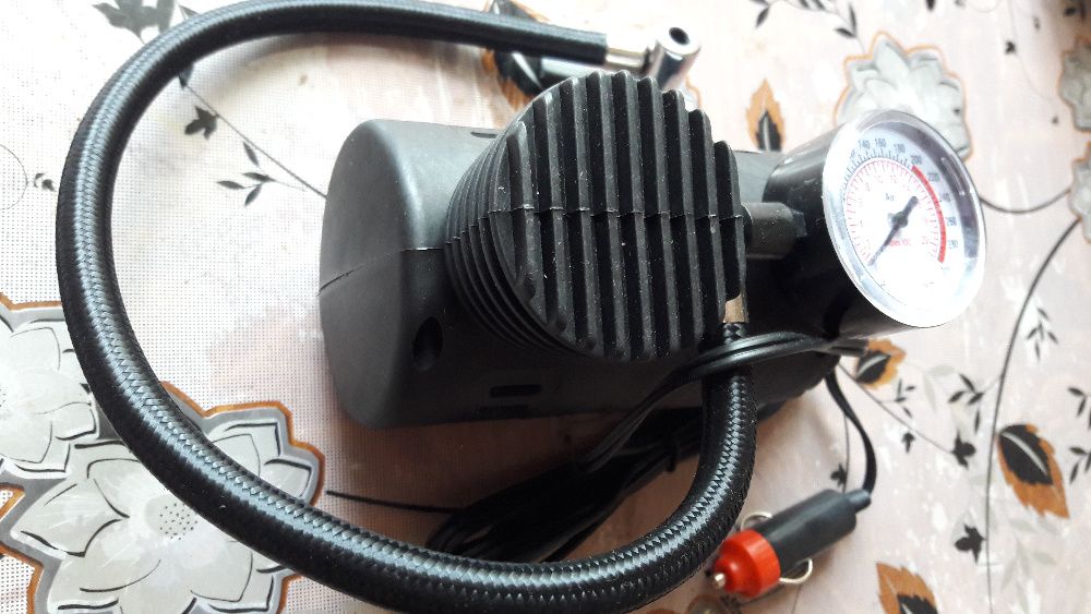 Автомобильный воздушный мини компрессор Новый!