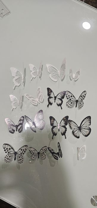Conjunto de 16 borboletas Decorativas 3D para Parede (Branco, Preto e Prata / Brilhos)