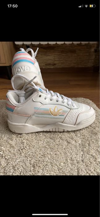 Buty adidas Carrera Low Pride, rozm 36