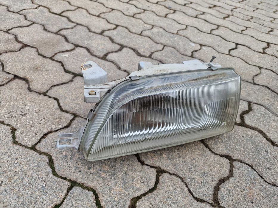 Farol esquerdo Toyota Corolla e100