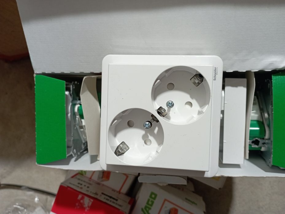 Продам Розетки Shnaider