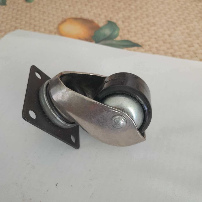 Колеса поворотні з кріпильною панеллю