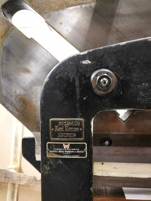 Guilhotina antiga 72cm