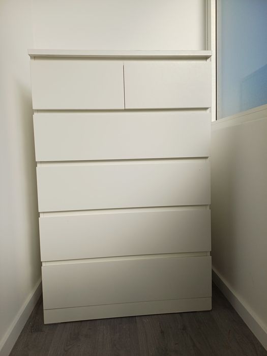 Cómoda Ikea branco
