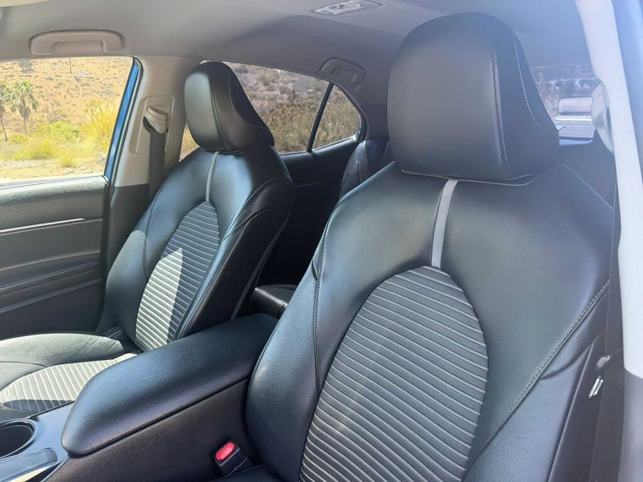 Toyota Camry      2020