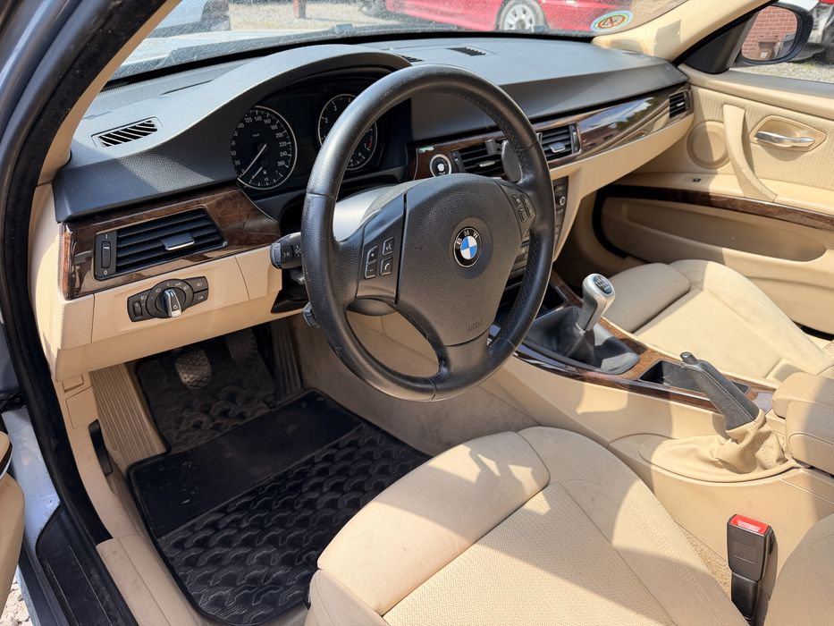 Bmw E90 E91 E92 E93 deska rozdzielcza czarno beżowa czarna konsola