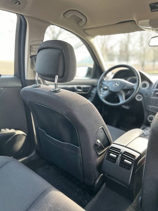 Продам своє авто Mercedes-Benz C-Class 2009