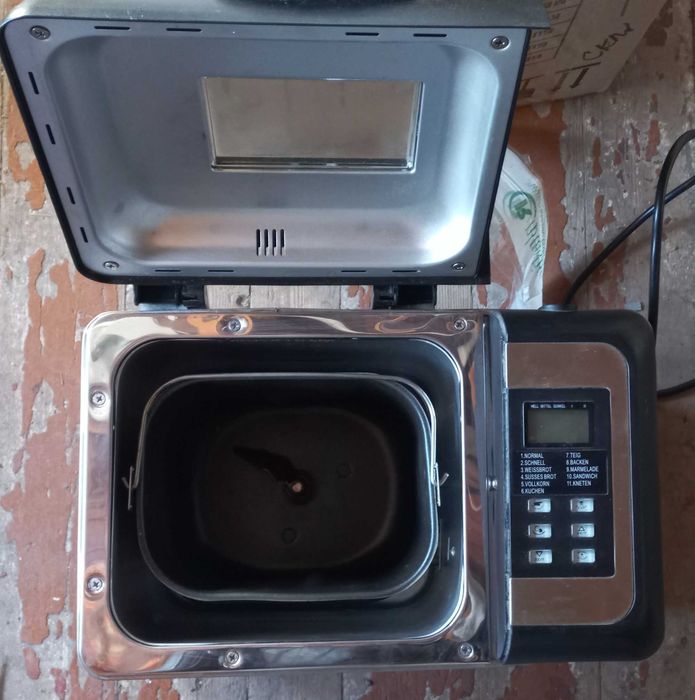 Продам хлебопечку Clatronic