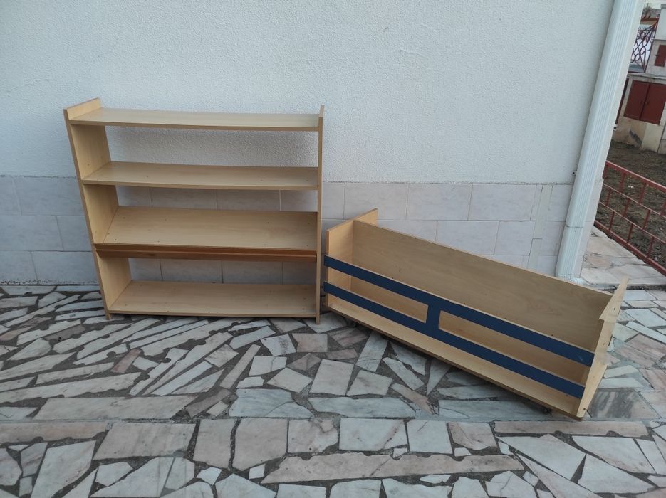 Estante e estante com rodinhas para revista e livros cada