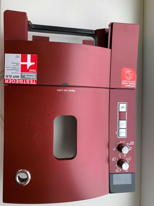 Передняя панель красного цвета кофемашины Vero CAFE latte Bosch ctes32