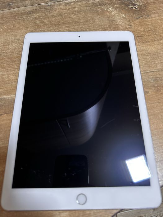 Ipad LTE    9,7 дюймів