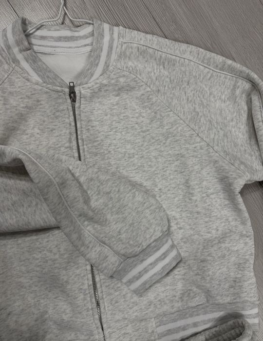 Костюм сірий спортивний на байці в ідеалі